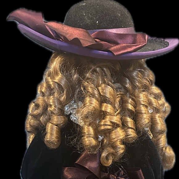 Jan McLean porcelain doll. - Picture 2 of 5